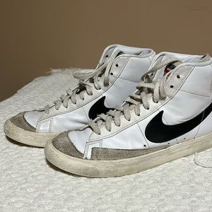 Nike Blazers mid 77, Size 8.5, Color: white and black